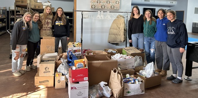 High School students donating food to the food pantry.